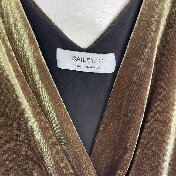 NEW // Bailey/44 Asymmetrical Hem Velvet Top - Picture 4 of 4